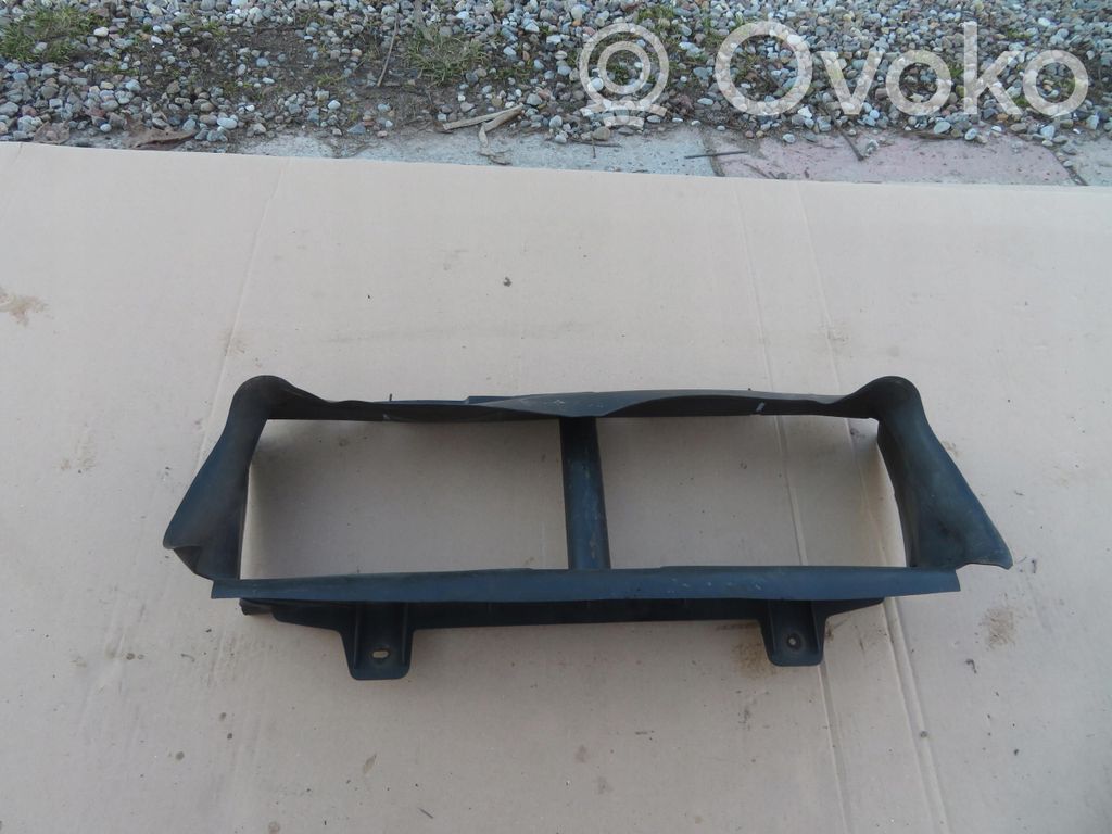 Ford Focus Kühlerverkleidung 