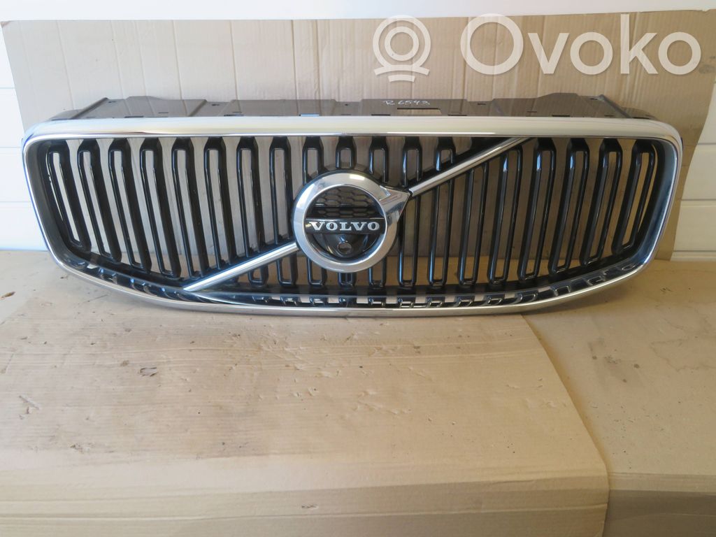 Volvo XC60 Etupuskurin ylempi jäähdytinsäleikkö 