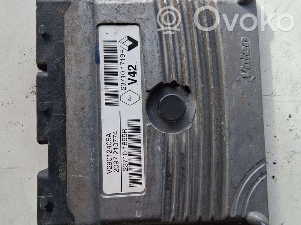 Renault Dacia Duster Engine control unit/module 