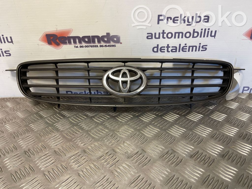 Toyota Corolla E110 Etupuskurin ylempi jäähdytinsäleikkö 