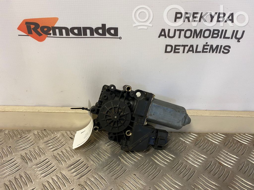 Audi A8 S8 D2 4D Silniczek podnoszenia szyby drzwi tylnych 