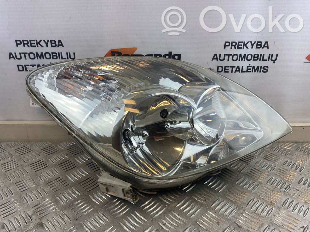 Toyota Corolla Verso E121 Headlight/headlamp 