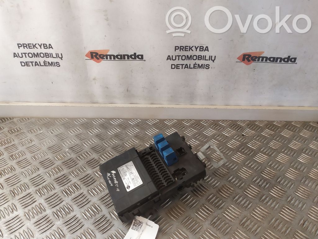Nissan Terrano Skrzynka bezpieczników / Komplet 