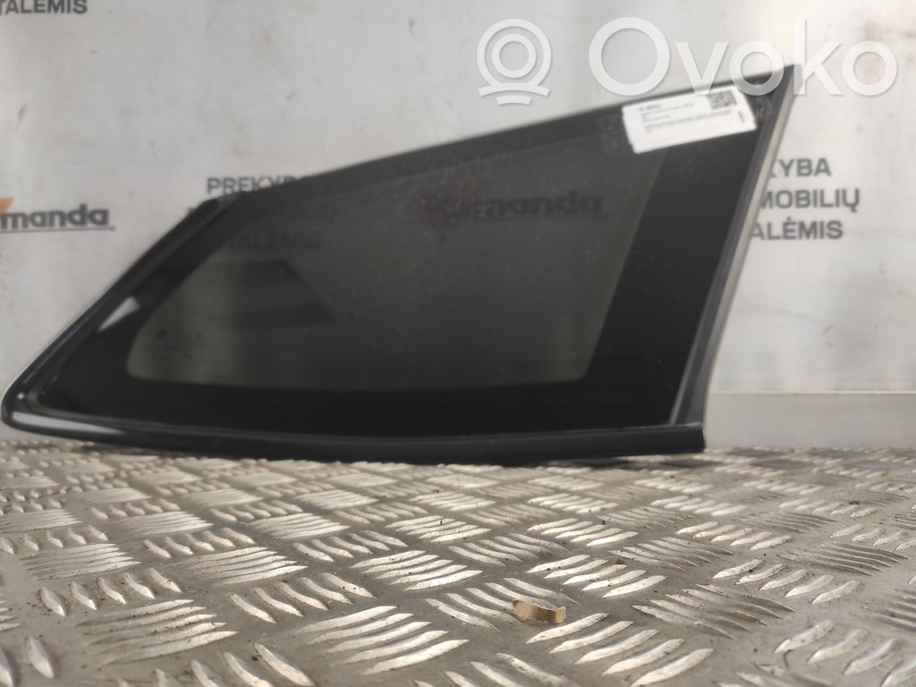 Opel Insignia B Rear side window 