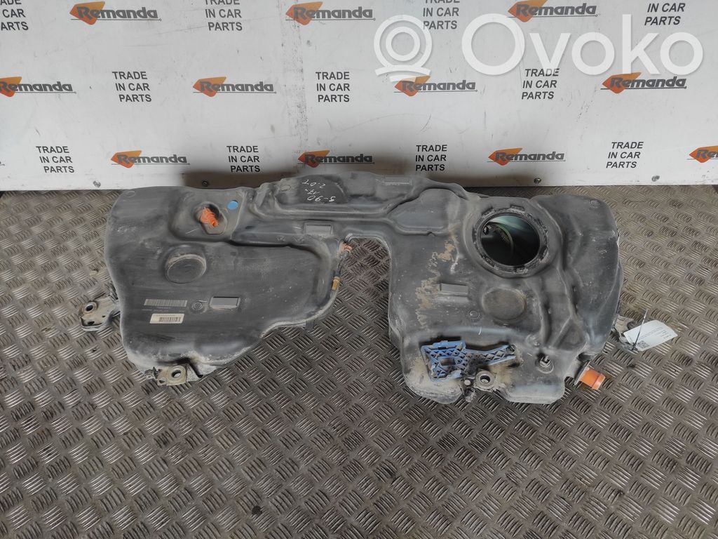 Volvo S90, V90 Polttoainesäiliö 