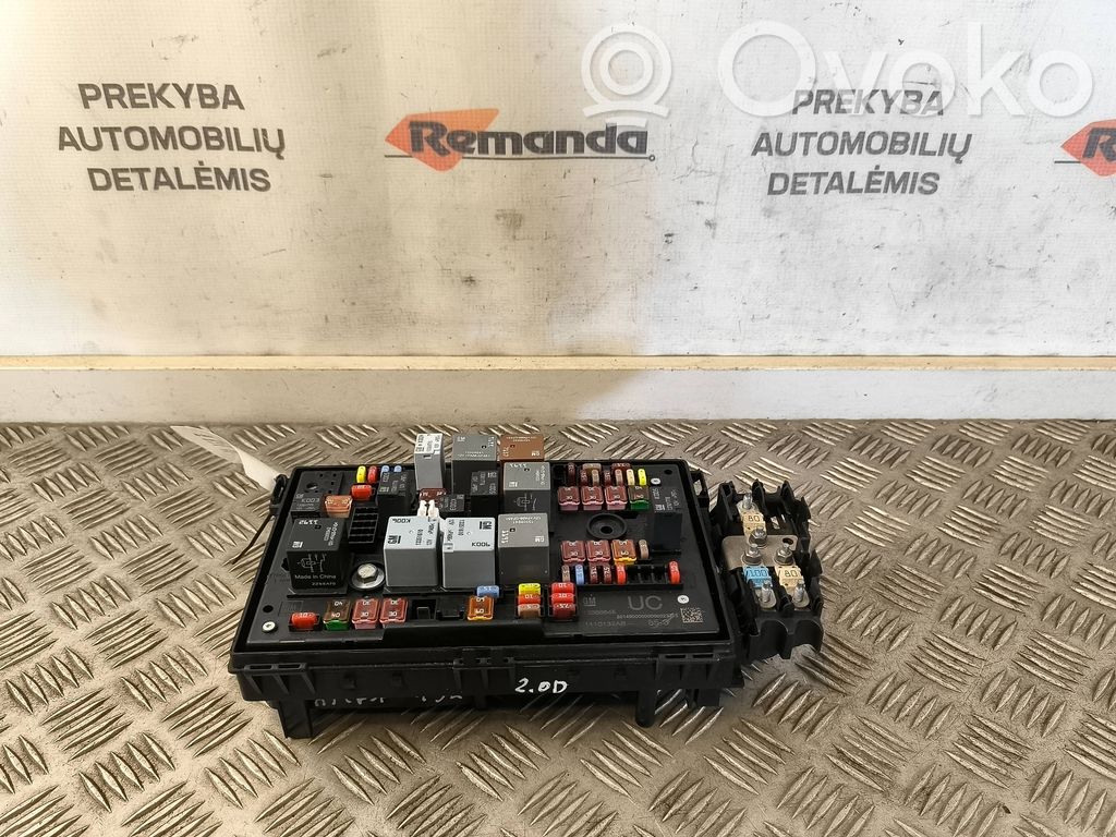Opel Astra J Fuse module 