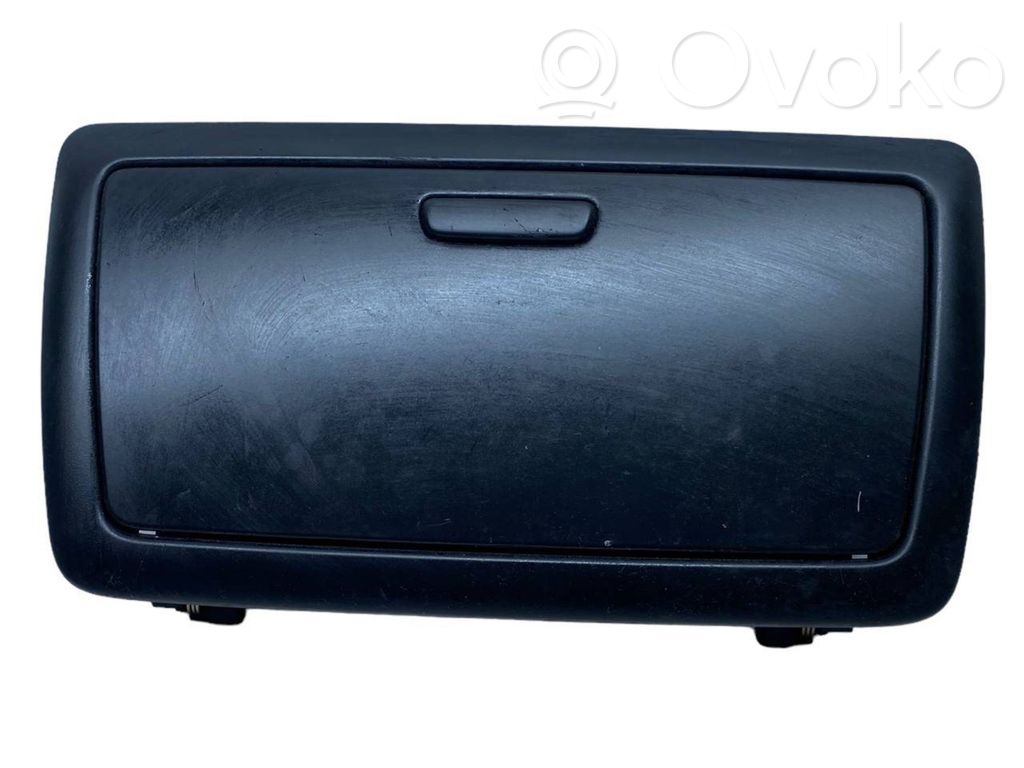 Glove box   9211788