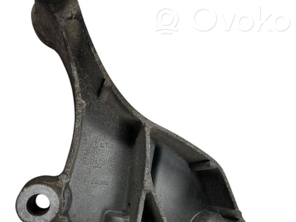 Opel Astra K Engine mounting bracket 