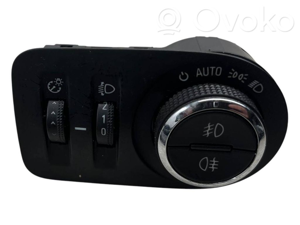 Light switch   13310337