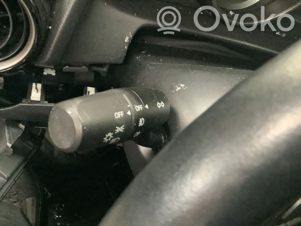Mazda 2 Ручка поворотов/ фонарей 