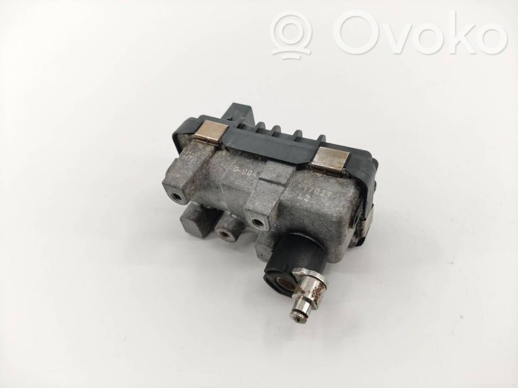 BMW 5 E60 E61 Elektrinis valdymo mechanizmas (turbinos) 