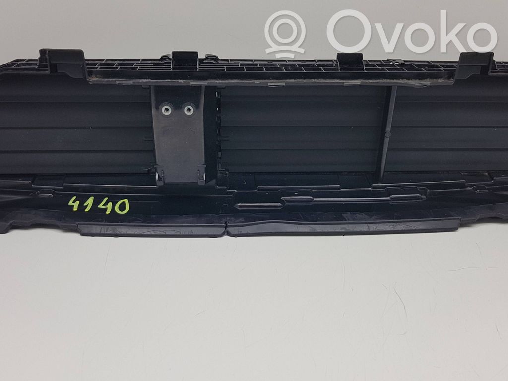 BMW i4 Radiator trim 