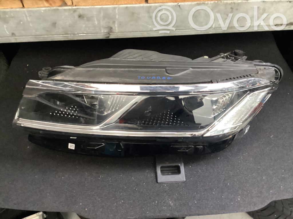 Volkswagen Touareg III Lampa przednia 