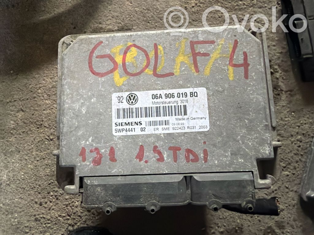 Volkswagen Golf IV Engine control unit/module 