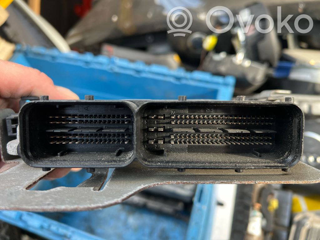 Volkswagen PASSAT B6 Engine control unit/module 