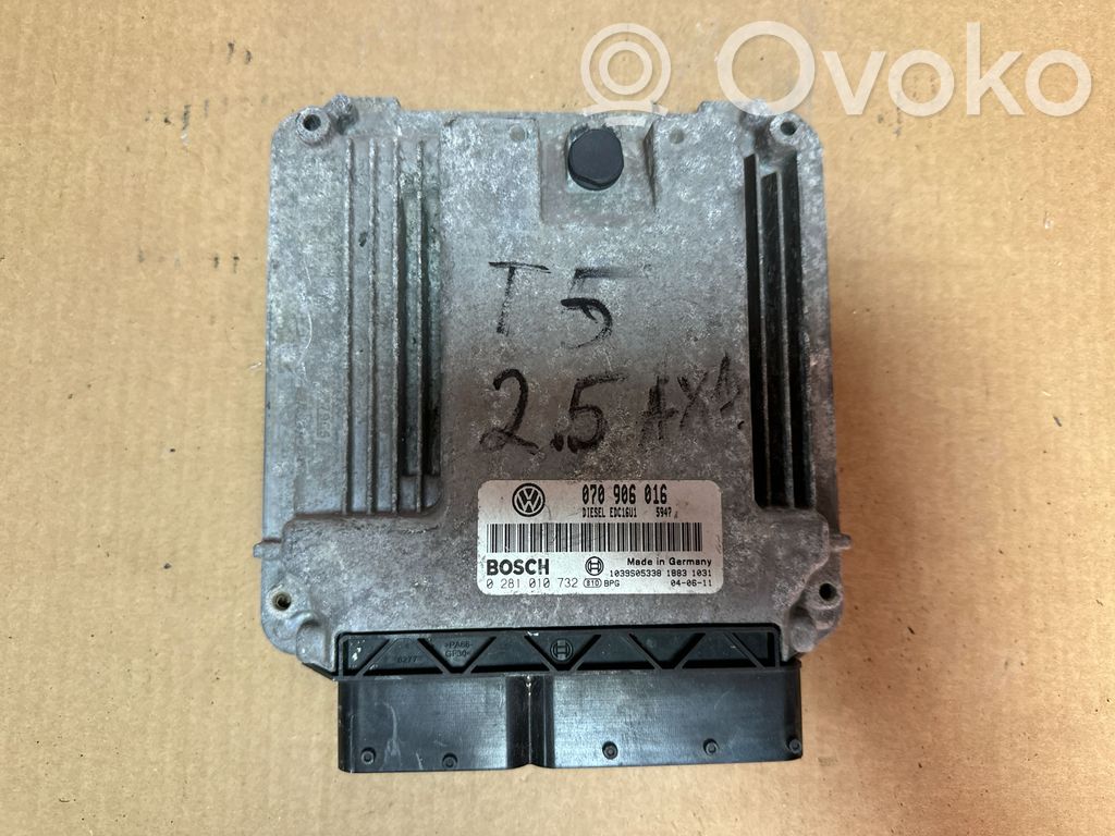 Volkswagen Transporter - Caravelle T5 Sterownik / Moduł ECU 