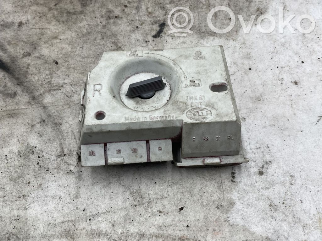 Audi 80 90 B3 Aizmugures spuldzes vāka turētājs 