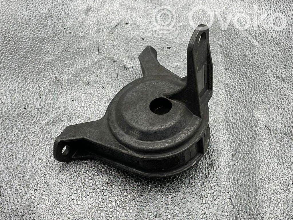 Engine mount bracket   15724F,5684053