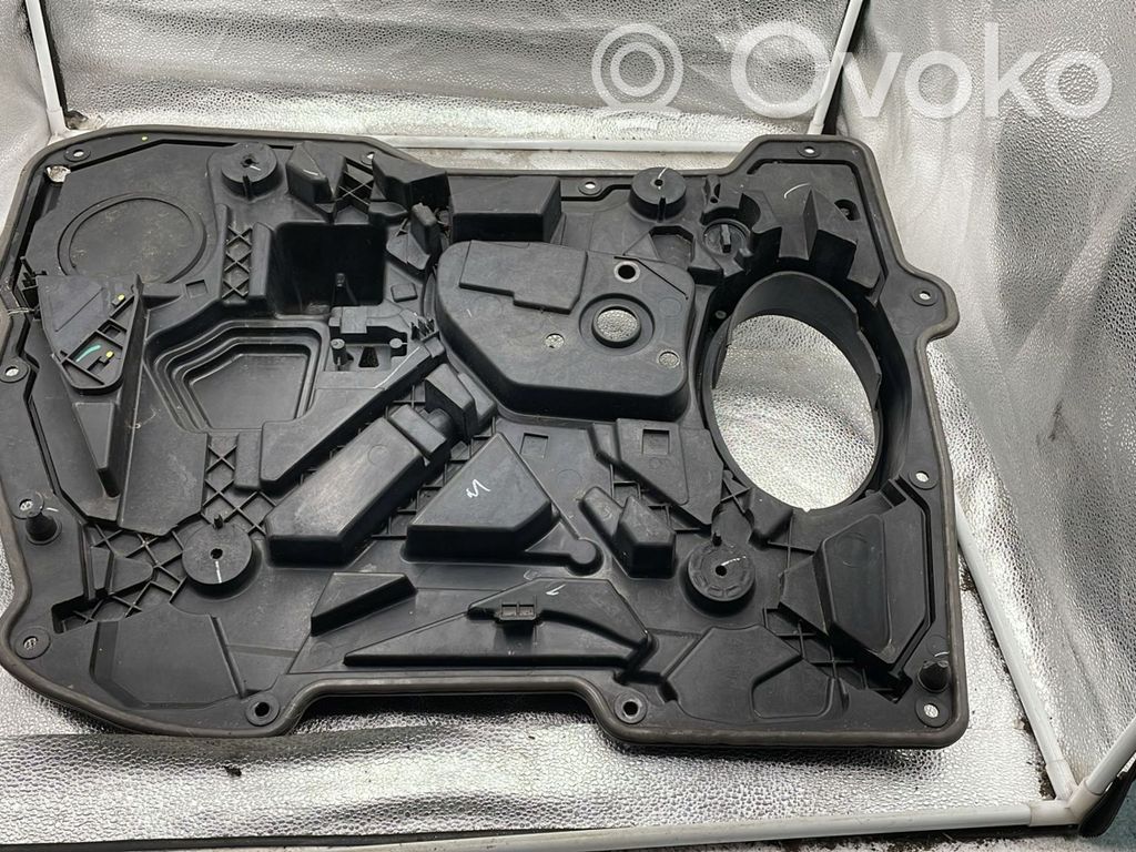 Chrysler Voyager Ramka szyby drzwi przednich 