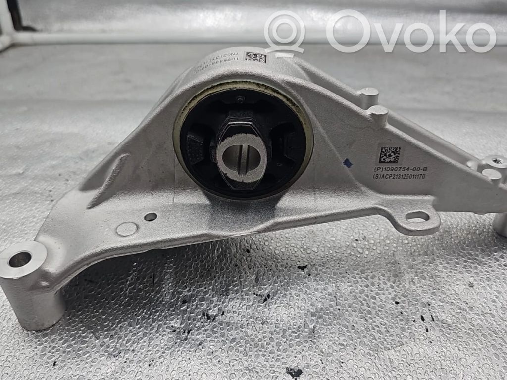Tesla Model 3 Engine mounting bracket 