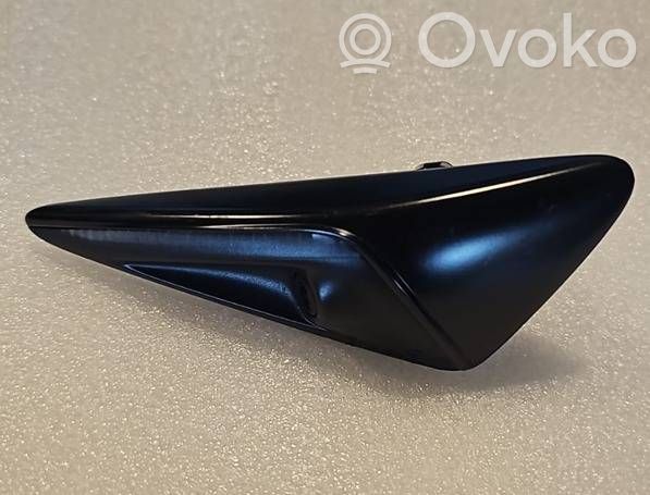 Tesla Model Y Caméra latérale 