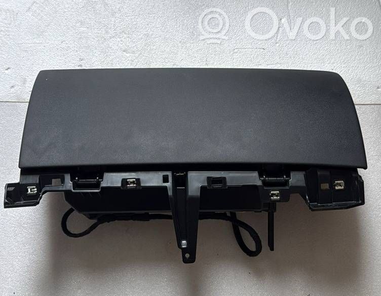 Tesla Model Y Handschuhfach 