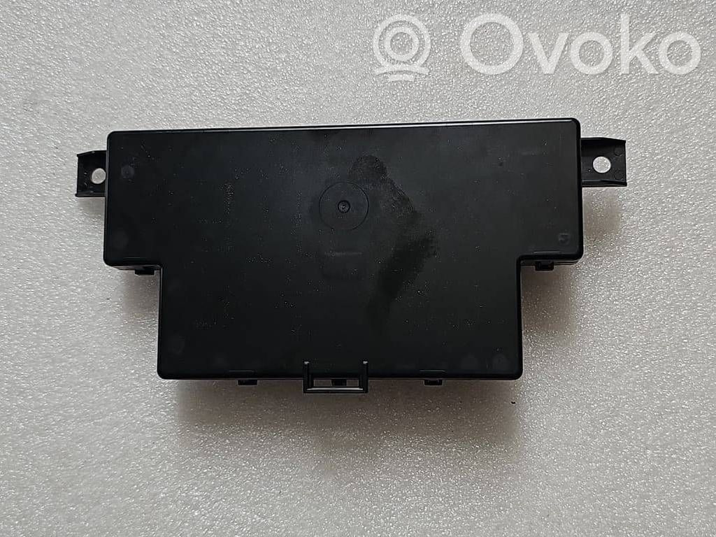 Tesla Model Y Oven keskuslukituksen ohjausyksikön moduuli 