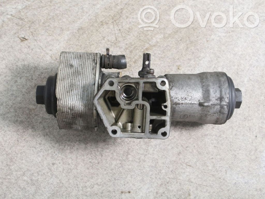 Audi A4 S4 B8 8K Öljynsuodattimen kannake 