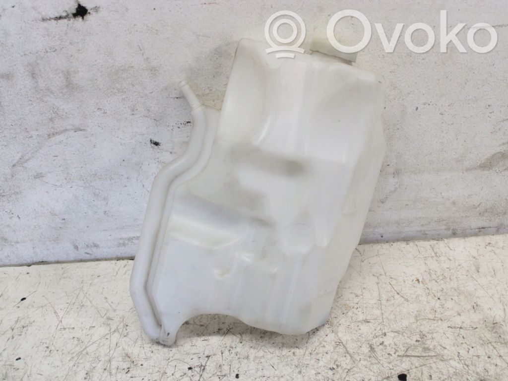 Honda CR-V Windshield washer fluid reservoir/tank 