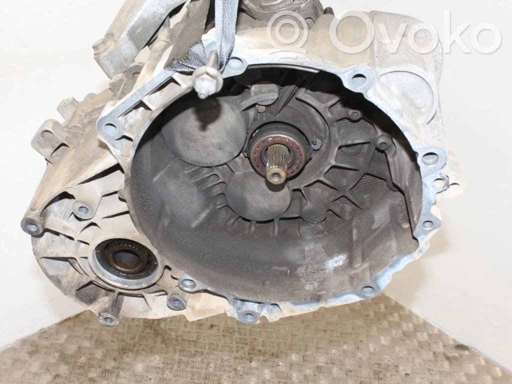 Volkswagen PASSAT B6 Mechaninė 6 pavarų dėžė 