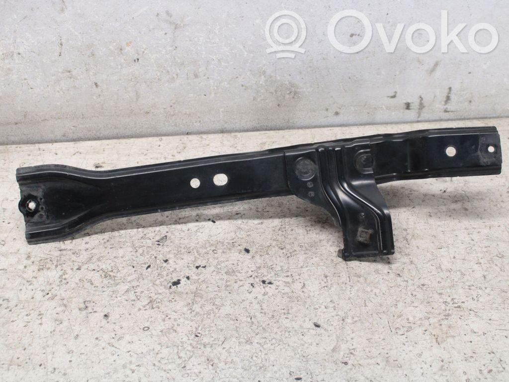Toyota RAV 4 (XA40) Jäähdyttimen kehyksen suojapaneelin kiinnike 