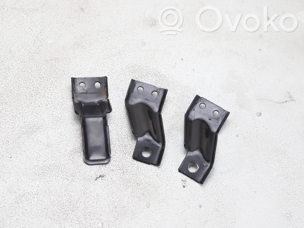 Dodge RAM 1500 DS Jäähdyttimen kannatin 