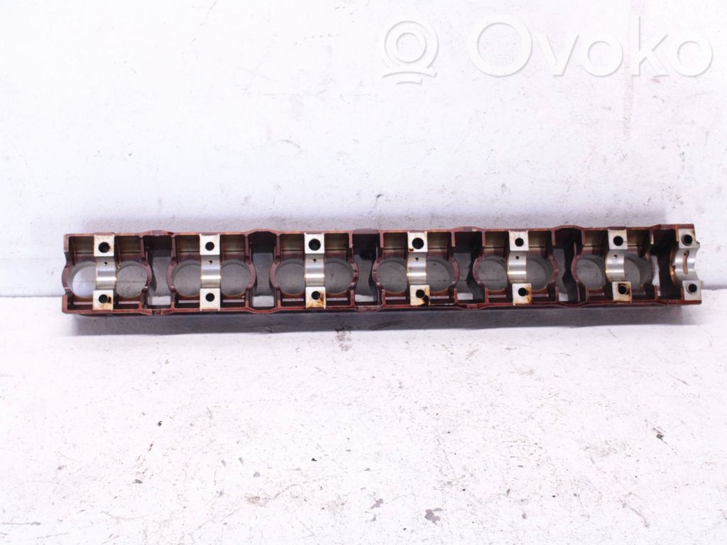 BMW 5 E60 E61 Kita variklio galvutės detalė 
