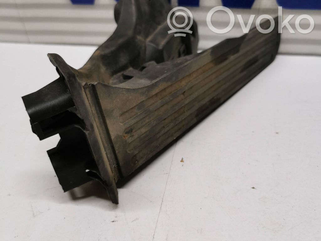 Volkswagen Golf V Pedał gazu / przyspieszenia 