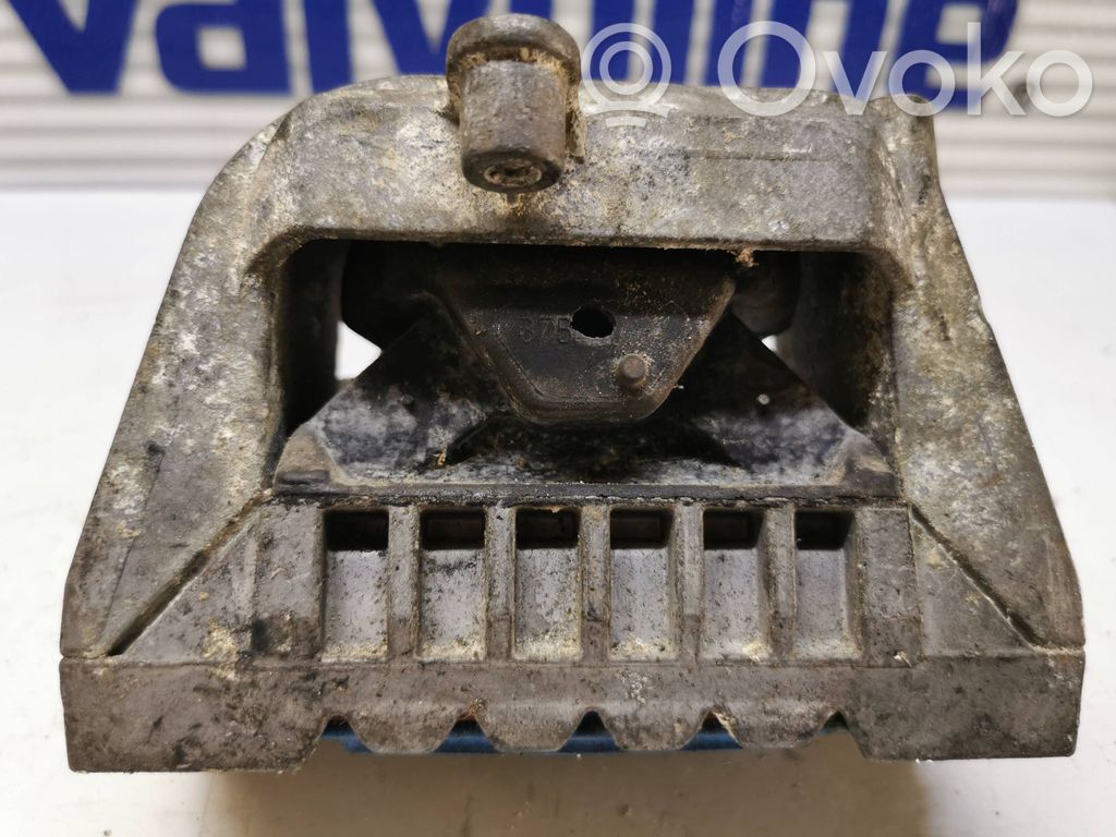 Volkswagen Golf V Engine mount bracket 
