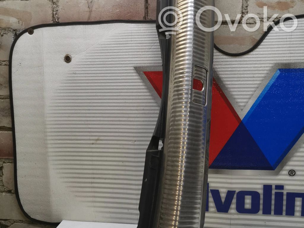 Audi A4 S4 B9 Osłona pasa bagażnika 