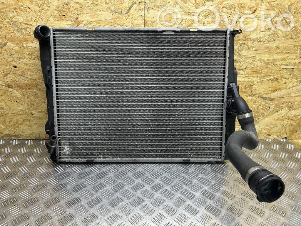 BMW 3 E90 E91 Dzesēšanas šķidruma radiators 