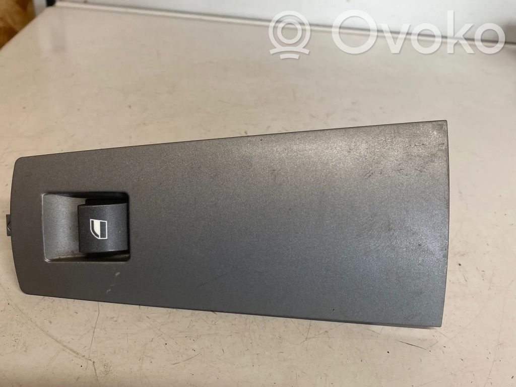 Electric window control switch   8379597