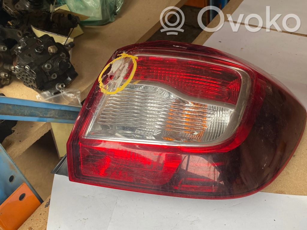 Dacia Sandero Aizmugurējais lukturis virsbūvē 