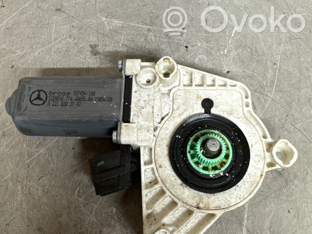 Silnik regulatora szyby drzwi przednich   A2218202742,29056320,997456100