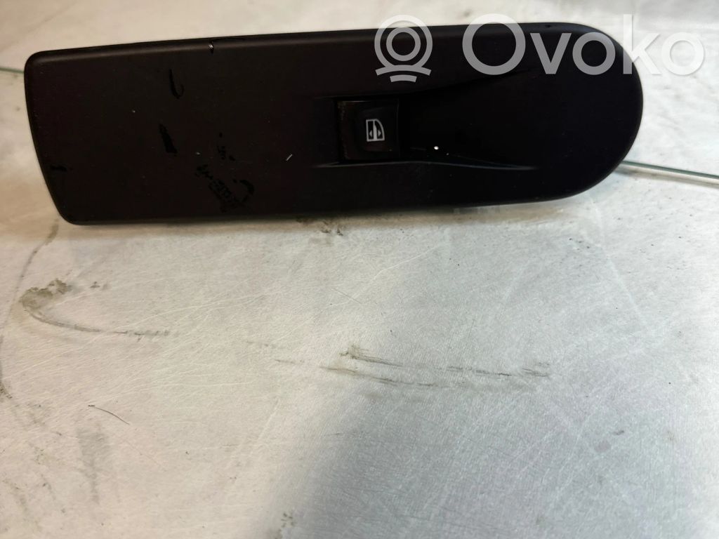 Renault Clio IV Electric window control switch 