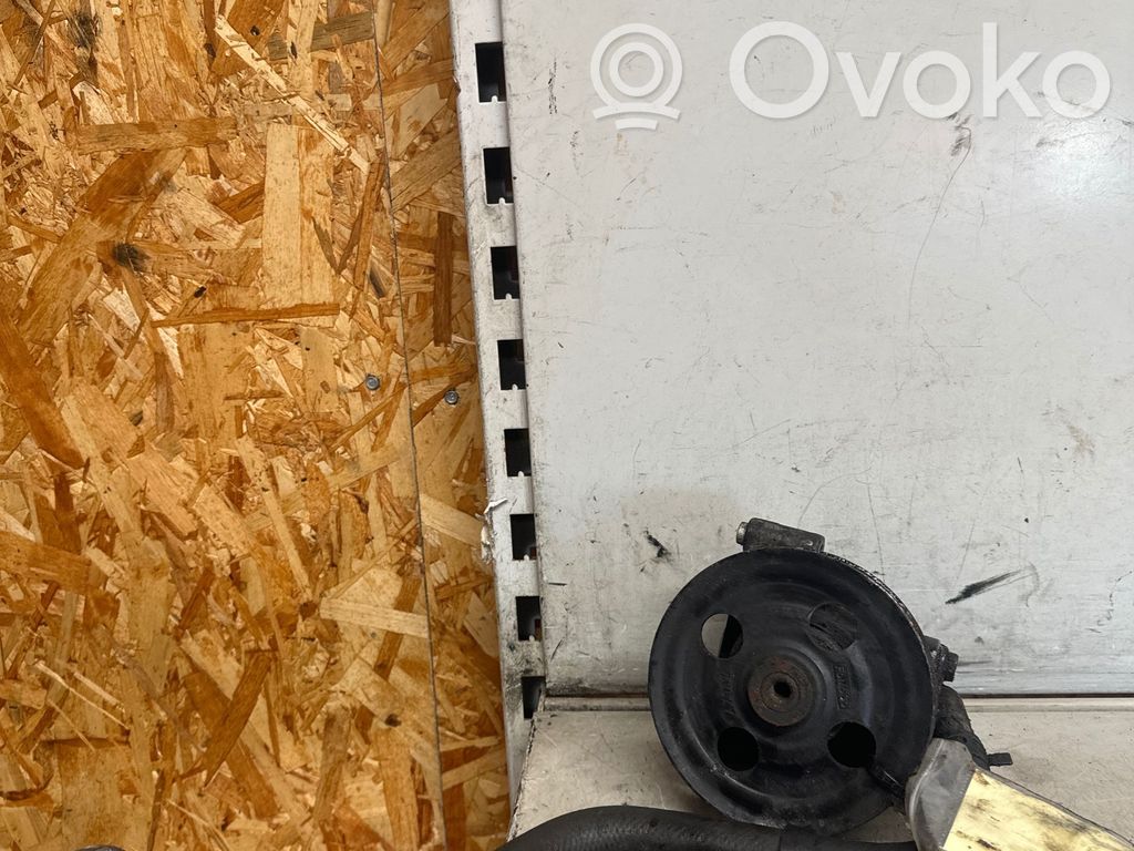 Ohjaustehostimen pumppu   6G913A696CC,6Y024312,B4911041919