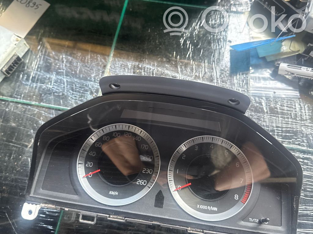Volvo V70 Speedometer (instrument cluster) 