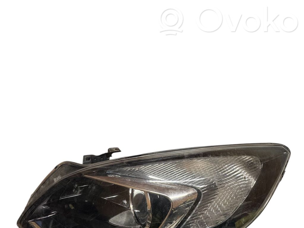 Opel Zafira C Lampa przednia 