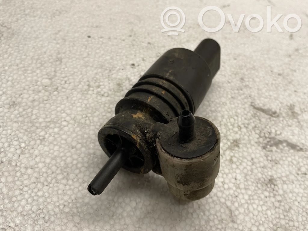 Volkswagen Golf V Windscreen/windshield washer pump 
