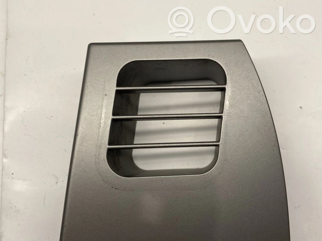 BMW 7 E65 E66 Ventiliacinės grotelės 