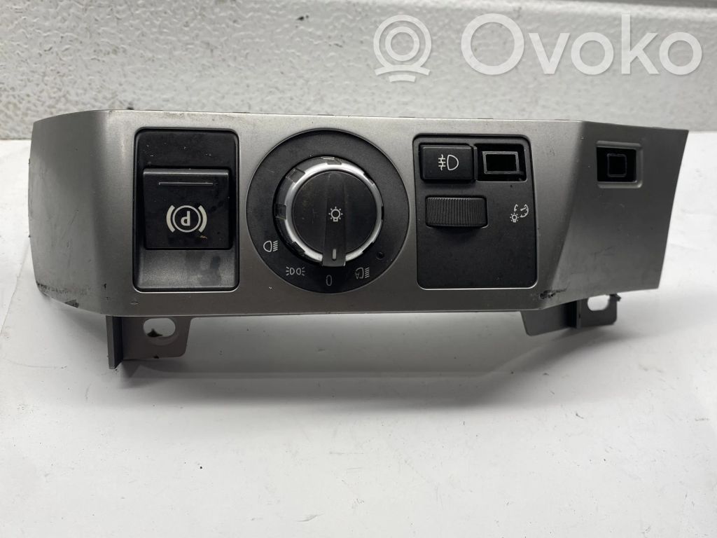 Light switch   694199702
