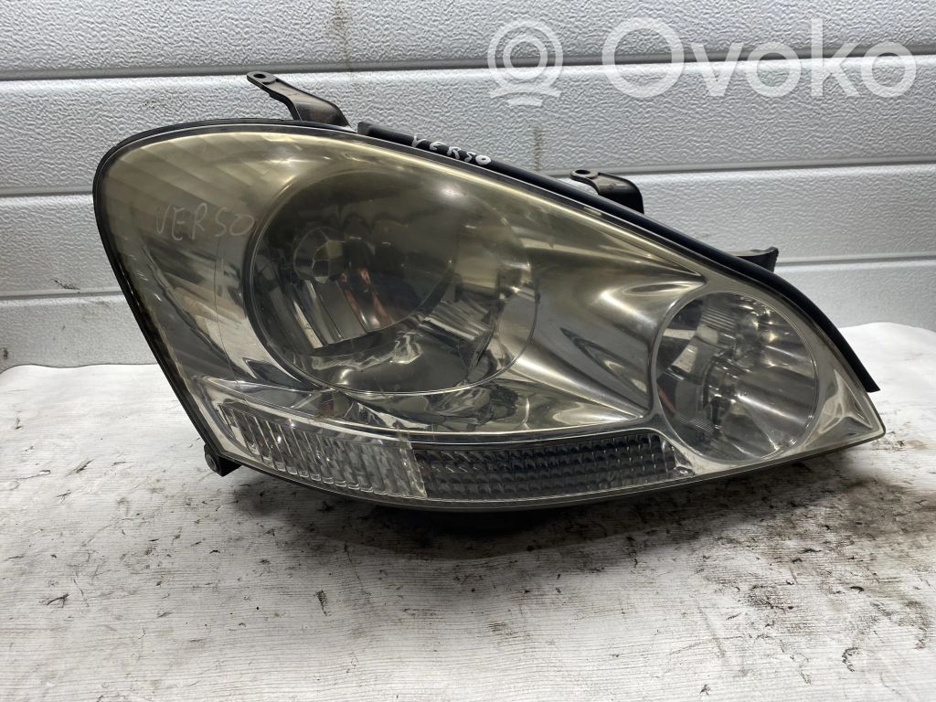 Toyota Avensis Verso Lampa przednia 