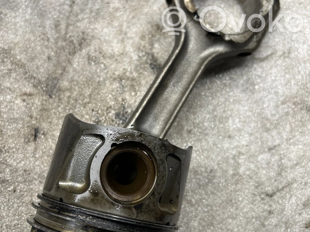 Piston   0923,664