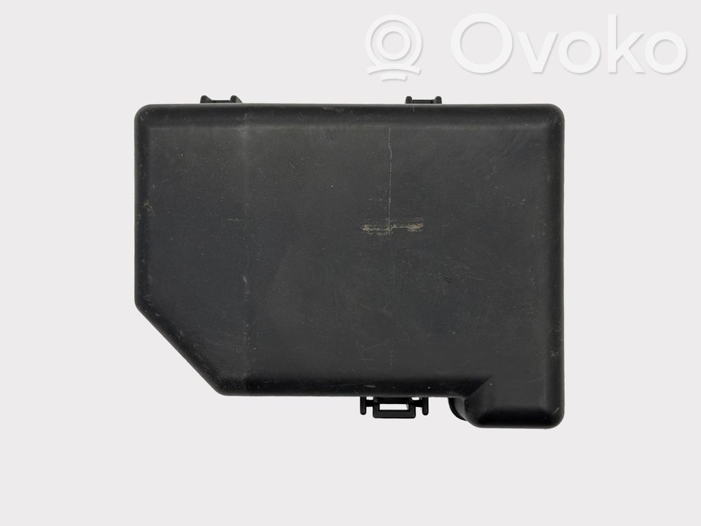 Suzuki SX4 Tapa de caja de fusibles 
